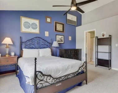 5004 Laguna Bay Circle - Photo Thumbnail 9