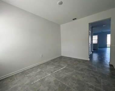3019 Chantilly Drive - Photo Thumbnail 3