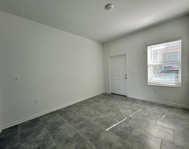 3019 Chantilly Drive - Photo Thumbnail 5