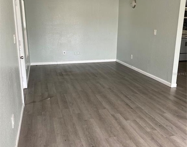 915 W Oak Ridge Road - Photo Thumbnail 1