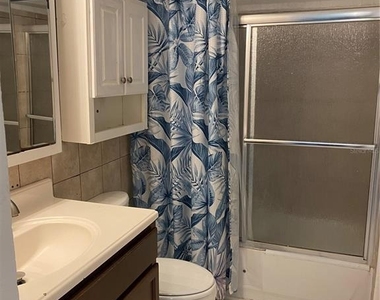 915 W Oak Ridge Road - Photo Thumbnail 8