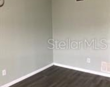 915 W Oak Ridge Road - Photo Thumbnail 6