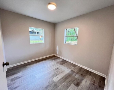 107 Oakland Drive - Photo Thumbnail 11