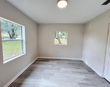107 Oakland Drive - Photo Thumbnail 18