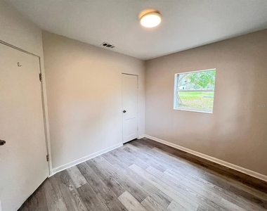 107 Oakland Drive - Photo Thumbnail 16