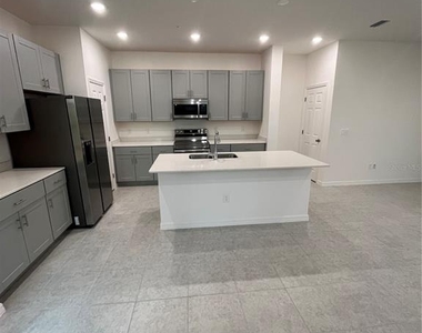 1500 Silver Lining Way - Photo Thumbnail 2