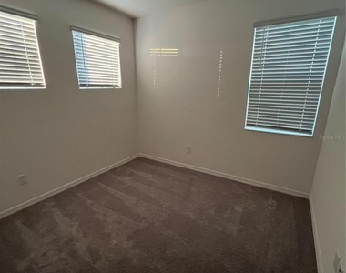1500 Silver Lining Way - Photo Thumbnail 8
