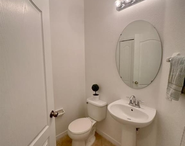 1335 Priory Circle - Photo Thumbnail 22