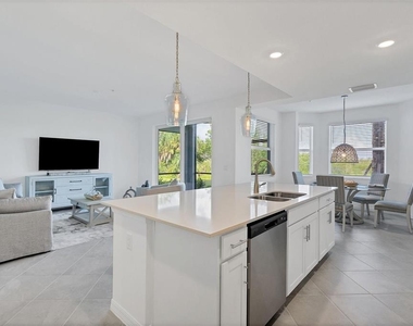 14161 Heritage Landing Boulevard - Photo Thumbnail 10