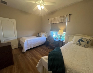 1717 Sunderland Drive - Photo Thumbnail 14