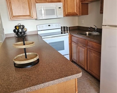 220 Park Boulevard N - Photo Thumbnail 2