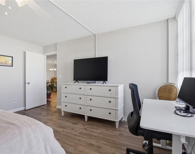 7540 Bay Island Drive S - Photo Thumbnail 23