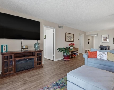 7540 Bay Island Drive S - Photo Thumbnail 7