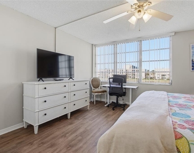 7540 Bay Island Drive S - Photo Thumbnail 22
