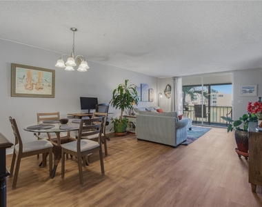 7540 Bay Island Drive S - Photo Thumbnail 3
