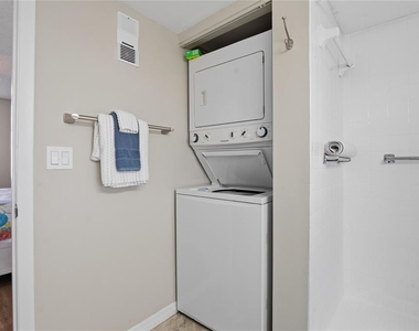 7540 Bay Island Drive S - Photo Thumbnail 27