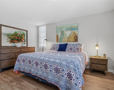 7540 Bay Island Drive S - Photo Thumbnail 17