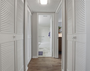 7540 Bay Island Drive S - Photo Thumbnail 15