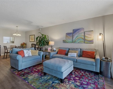 7540 Bay Island Drive S - Photo Thumbnail 6