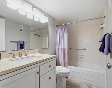 7540 Bay Island Drive S - Photo Thumbnail 20