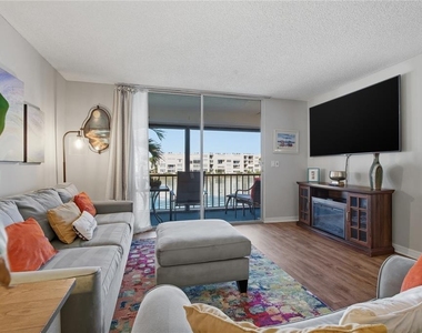 7540 Bay Island Drive S - Photo Thumbnail 8