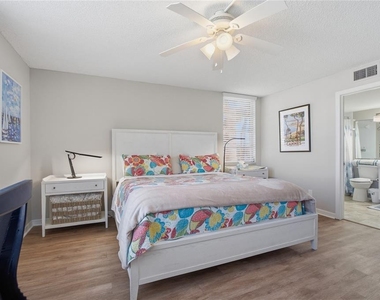 7540 Bay Island Drive S - Photo Thumbnail 24