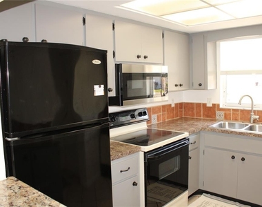5062 Live Oak Circle - Photo Thumbnail 2