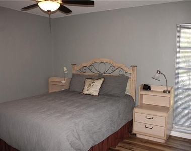 5062 Live Oak Circle - Photo Thumbnail 17