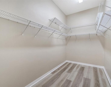 5939 Sandstone Avenue - Photo Thumbnail 23