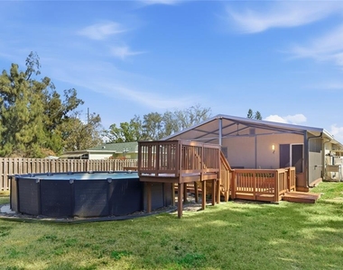 5320 Moeller Avenue - Photo Thumbnail 24
