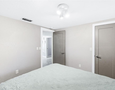 5320 Moeller Avenue - Photo Thumbnail 12