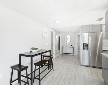 5320 Moeller Avenue - Photo Thumbnail 6