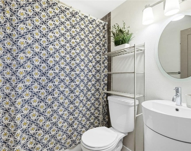 5320 Moeller Avenue - Photo Thumbnail 10