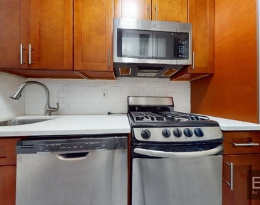 326 East 58th Street - Photo Thumbnail 1