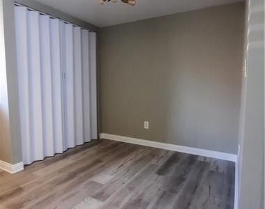 1632 Marathon Drive - Photo Thumbnail 6
