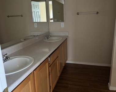 2228 Cambridge Elms Street - Photo Thumbnail 13