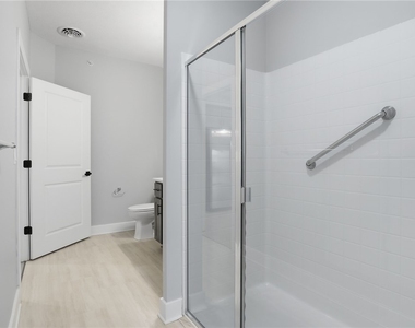 1195 Marina Parkway - Photo Thumbnail 10