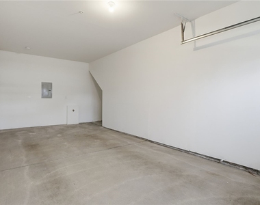 1195 Marina Parkway - Photo Thumbnail 13