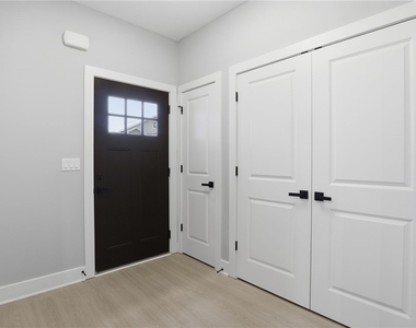 1195 Marina Parkway - Photo Thumbnail 2
