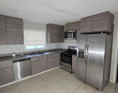 136 Hillsdale Drive Se - Photo Thumbnail 2