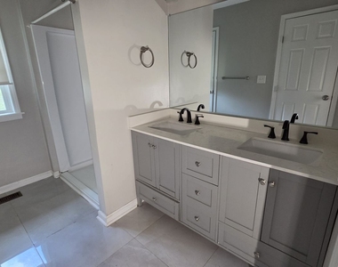 136 Hillsdale Drive Se - Photo Thumbnail 8