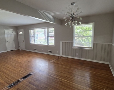136 Hillsdale Drive Se - Photo Thumbnail 4