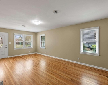 628 S Evelyn Place Nw - Photo Thumbnail 3