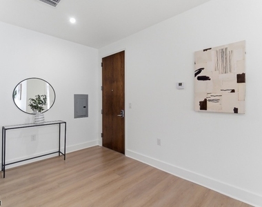 423 South Avenue West - Photo Thumbnail 4