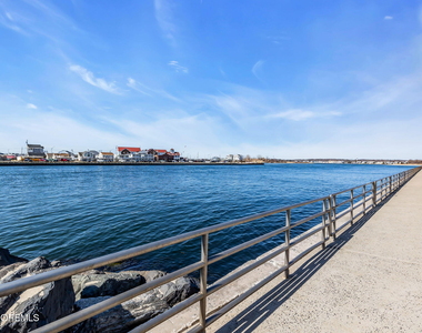 550 Whiting Avenue - Photo Thumbnail 8