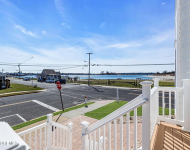550 Whiting Avenue - Photo Thumbnail 5