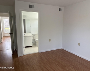 21 Newbury Row - Photo Thumbnail 16