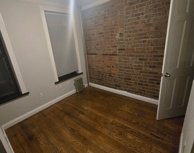 Mulberry St. - Photo Thumbnail 4
