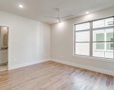 300 Foch Street - Photo Thumbnail 17