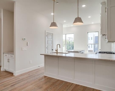 300 Foch Street - Photo Thumbnail 9